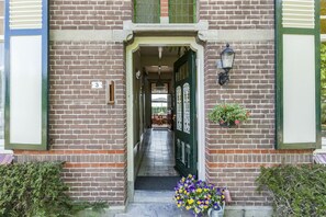 Entrance / Reception