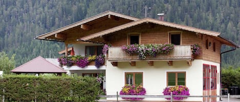 Extérieur maison de vacances [été]