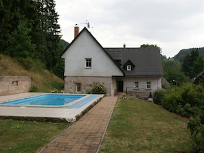 Außenseite Ferienhaus [Sommer]