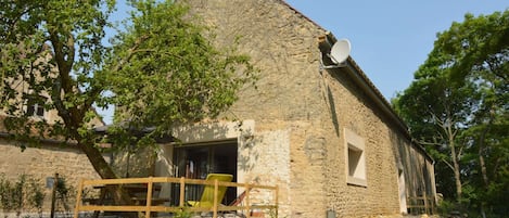 Außenseite Ferienhaus [Sommer]