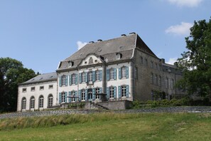 Außenseite Ferienhaus [Sommer]