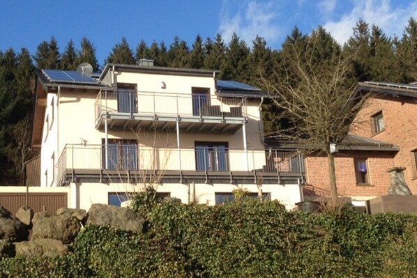 Außenseite Ferienhaus [Sommer]