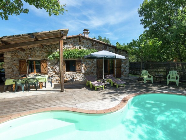 Schwimmbad des Ferienhauses