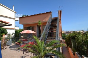 Außenseite Ferienhaus [Sommer]