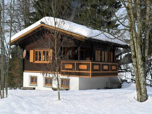 Außenseite Ferienhaus [Winter]