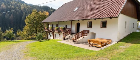 Außenseite Ferienhaus [Sommer]