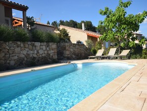 Schwimmbad des Ferienhauses