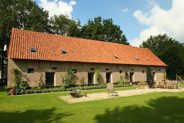 Außenseite Ferienhaus [Sommer]