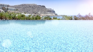 Infinitypool