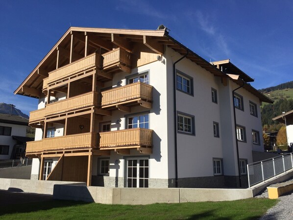 Außenseite Ferienhaus [Sommer]