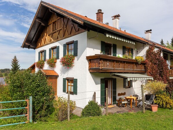 Außenseite Ferienhaus [Sommer]