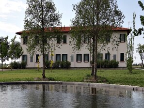 Außenseite Ferienhaus [Sommer]