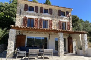 Außenseite Ferienhaus [Sommer]