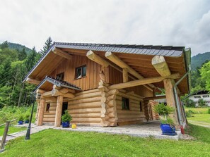 Außenseite Ferienhaus [Sommer]