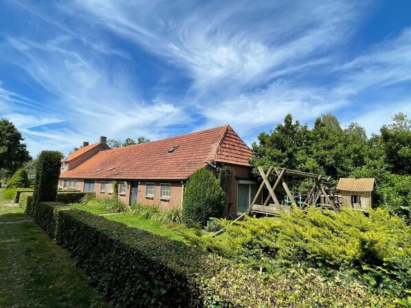 Außenseite Ferienhaus [Sommer]