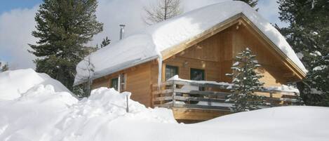 Außenseite Ferienhaus [Winter]