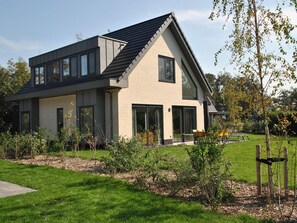 Außenseite Ferienhaus [Sommer]