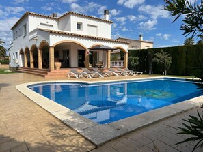 Holiday Home Swimming Pool