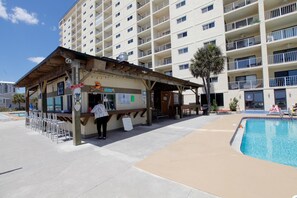 Bar vid poolen