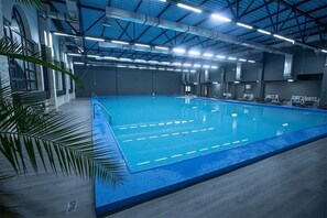 Indendørs pool