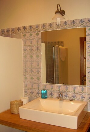 Bathroom sink