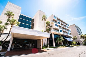 施設の正面