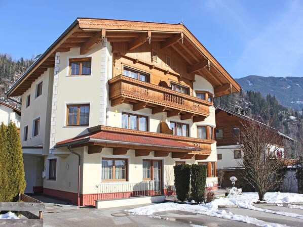 Außenseite Ferienhaus [Winter]