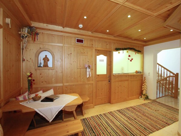 Entrance / Reception