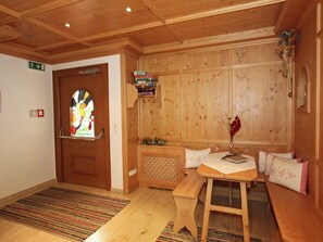 Entrance / Reception