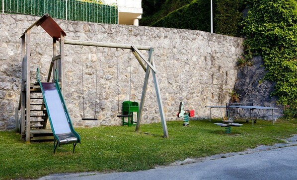 Children’s play area – outdoor
