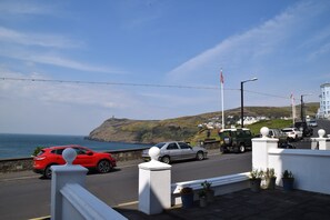 Vista para praia/oceano