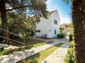 Außenseite Ferienhaus [Sommer]