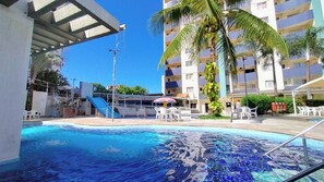 Piscina con cascata