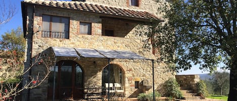 Back of house with covered terrace for alfresco dining
