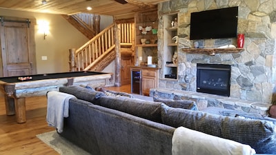 Luxury cabin & furniture - 2 Large Main Rooms, Pool Table, Theater Room