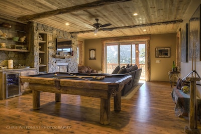 Luxury cabin & furniture - 2 Large Main Rooms, Pool Table, Theater Room