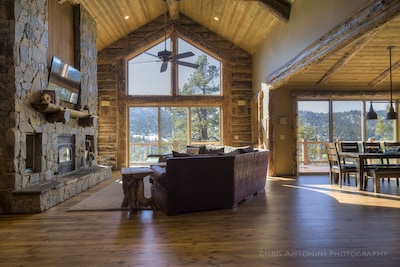 Luxury cabin & furniture - 2 Large Main Rooms, Pool Table, Theater Room