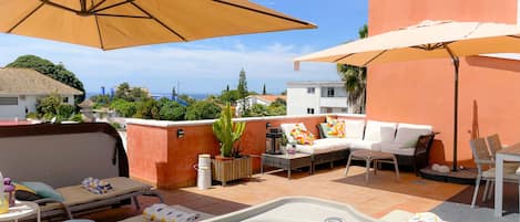 Stunning 40m2 private rooftop terrace with a jacuzzi, sun loungers, dining area