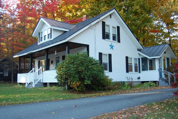 5 bedroom house located centrally, easy off i93, only 3 miles to Loon Mt