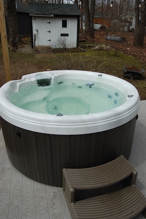 New 4 person Sundace Jacuzzi 