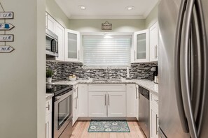 Fully equipped kitchen with stove, refrigerator, dishwasher,  Kurig coffee maker