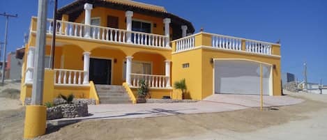 Newly Remodeled Luxurious Home.