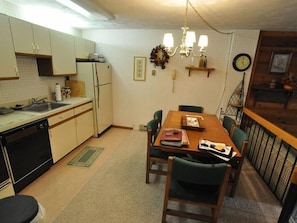 Kitchen / Dining Area