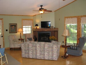 Relax in the sunny Kottage living room.