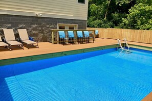 Pool Area : )  Hot tub around the corner.