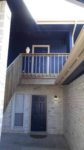 Front entry:
Unit A downstairs
Unit B upstairs