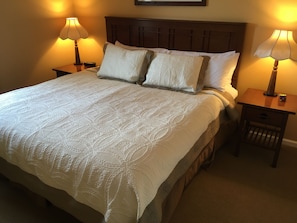 King size bed in the bedroom 