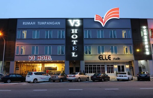 Front of property - evening/night