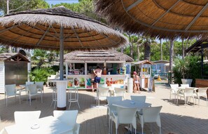 Bar vid poolen