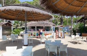 Bar vid poolen